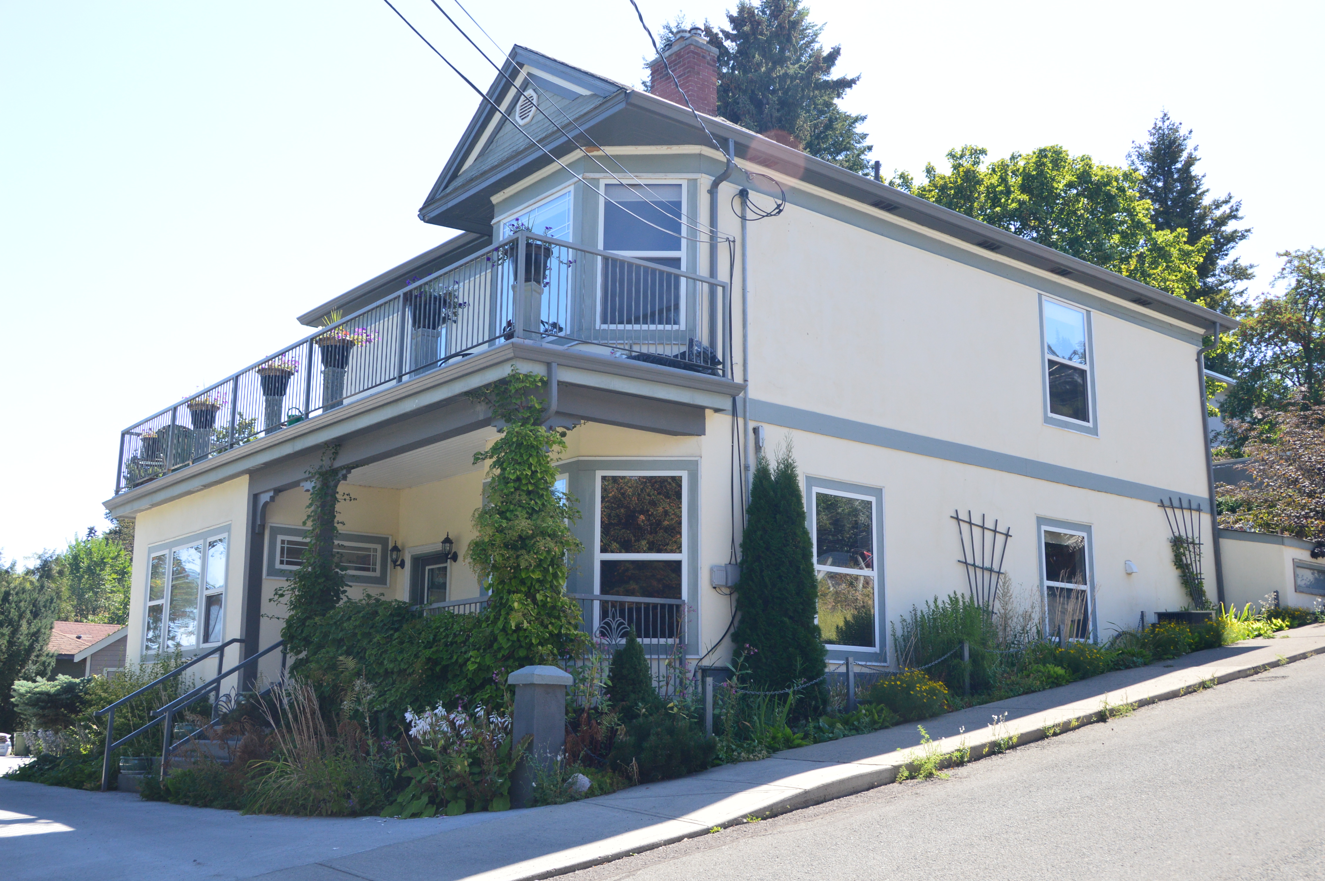 157 SEYMOUR ST W.jpg